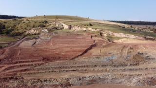 Alunecarea de teren de pe tronsonul A3 ar putea duce la reconfigurarea Autostrăzii Transilvania. Şofer: "Cred că ies în pensie şi n-o să văd"