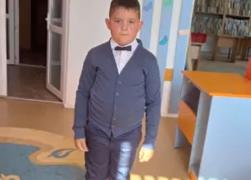 O comunitate din Botoșani, în stare de șoc după moartea fulgerătoare a unui băiețel. Copilului i s-a făcut rău și a murit la spital