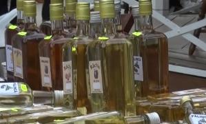 Producătorii bănățeni au ieşit cu oferta toamnei la Festivalul Răchiei. De ce gustul băuturii este unic