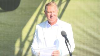 Iohannis: "Industria auto românească, la fel ca întreaga economie națională, are nevoie de stabilitate și predictibilitate". Şeful statului a testat noul model Dacia Duster