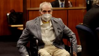 Un miliardar american, descris drept "un psihopat narcisist", a fost condamnat pentru uciderea celei mai bune prietene. Și soția lui a dispărut în 1982