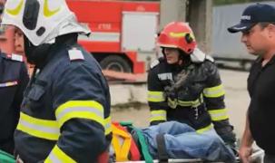 Accident de muncă grav: Un bărbat din Botoşani a căzut în casa liftului pe care venise să-l repare