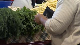 Când vor resimţi românii cel mai dur creşterea preţurilor la alimente. Scumpiri de 20 - 25% la apa îmbuteliată