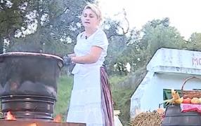 Secretul magiunului făcut în localitatea mureşeană Iara. Se spune că acum 700 de ani, localnicii au început să cultive primii pruni