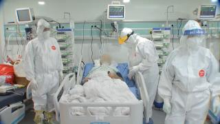 Secțiile ATI, sufocate de pacienții cu COVID. Se vor lua paturi de la bolnavii de cancer sau cei răniți grav. Manager Matei Balș: "Nu mai avem unde să îi punem"