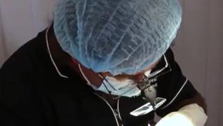 Totul despre implantul de păr. În ce constă procedura, cât durează şi când se văd primele rezultate