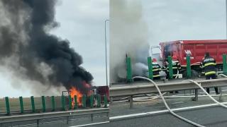 Trafic restricţionat pe A4, după ce un camion a fost cuprins de flăcări în apropiere de Ovidiu