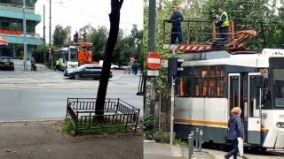Circulaţia tramvaiului 41, blocată zeci de minute. Călătorii au fost evacuaţi