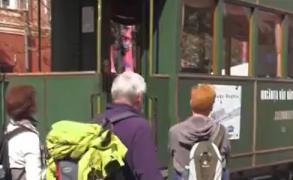 Singurul vagon-salon de mocăniţă din țară poate fi admirat în Sibiu. A fost produs acum mai bine de 200 de ani