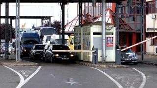 Percheziţii la Vama Petea. Poliţiştii luau mită pentru a nu-i plasa în carantină pe cei care intrau în ţară din zone de risc