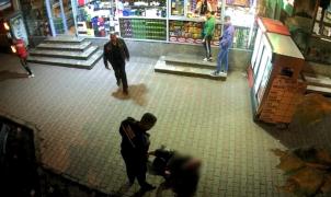 Polițiștii locali din Baia Mare care au îmbrâncit și bătut un bărbat, pe stradă, s-au ales cu dosar penal. Riscă să fie dați afară