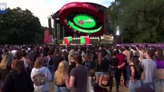 Uriaş concert mondial, noaptea trecută, în oraşe de pe mai multe continente. La Paris a urcat pe scenă Ursula von der Leyen