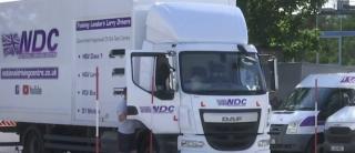 Britanicii s-au luat la bătaie din cauza şoferilor români. Cozi uriaşe în benzinării şi supermarketuri pentru că nu are cine să transporte mărfurile