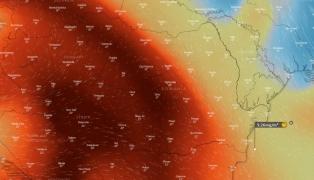 Norul toxic de cenușă vulcanică a intrat în România. Fenomenul este vizibil pe cer iar oamenii au început să-l filmeze sau să facă poze