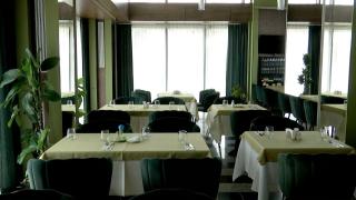 Cum evită patronii de restaurante obligaţia certificatului verde. Patron: "Suntem în România, sunt nişte legi date cum e sensul giratoriu. Legile sunt făcute să fie încalcate"