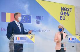 Klaus Iohannis, bulversat de cifre. S-a contrazis singur în 25 de secunde: "La noi sunt foarte mulți români care s-au vaccinat. E păcat că sunt așa puțini!"