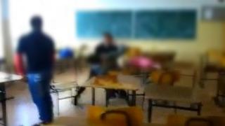 O ceartă banală între copii se putea sfărşi tragic: un elev de clasa a şaptea a intrat în şcoală cu un briceag şi şi-a atacat un coleg