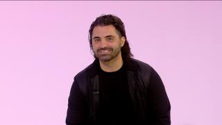 Pepe cântă în duet cu una dintre fetiţele lui. Artistul a scris piesa special pentru Rosa