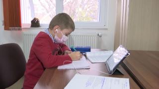 Guvernul a suplimentat bugetul Sănătăţii şi a aprobat prelungirea şomajului tehnic pentru părinţii cu copii în online; OUG pentru preţul la energie şi gaze, vineri