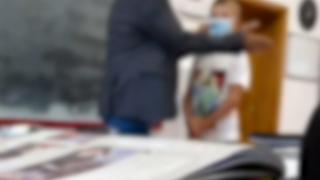 Un elev dintr-un sat din Suceava a fost pălmuit de către profesorul de engleză pentru că se mişca în bancă