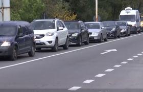 Trafic sufocant pe DN1, în drum spre munte. Două şantiere apărute recent pun la încercare şi mai mult nervii şoferilor