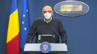 Guvernul a aprobat noile restricţii. Masca redevine obligatorie în spaţiile deschise, în localităţile cu peste 6 la mie. Vaccinații şi cei trecuţi prin boală au voie la restaurant sau la spectacol