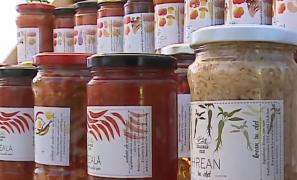 Sărbătoare culinară în Mureş. Zeci de biciclişti au pedalat 20 de kilometri pentru o porţie de zacuscă