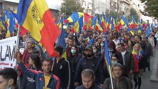 În ziua recordului absolut de infectări, mii de oameni din toată ţara au ieşit să protesteze în urma restricţiile impuse celor nevaccinaţi