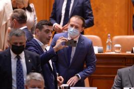 "Kryptonita" premierului "Superman" Cîţu, moţiunea de cenzură care a adunat un număr record de voturi în Parlament