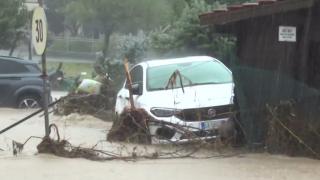 Nordul Italiei, sub Cod roşu de precipitaţii. Oamenii, rupţi de lume în mijlocul inundaţiilor: "Podul s-a dus şi suntem înconjuraţi de apă"