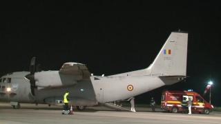 Misiune contracronometru. Șase pacienți COVID în stare gravă, transferați de la București la Târgu Mureș cu o aeronavă militară