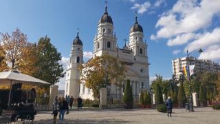 Reguli pentru pelerini, la racla cu moaştele Sfintei Parascheva. Fără certificat verde sau test COVID, deşi rata de incidenţă a trecut de 6 la mie în Iaşi