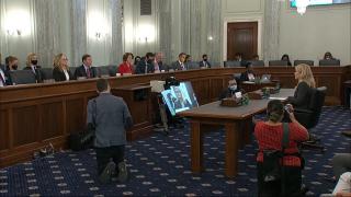 Fosta directoare Facebook care a denunţat practicile companiei, audiată în Senatul american. Reacţia lui Mark Zuckerberg