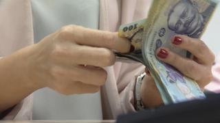 Simulare: Ce urmează după creșterea dobânzii-cheie. Spre exemplu, pentru un împrumut de 225 de mii de lei, luat pe 30 de ani, rata creşte cu aproape 90 de lei