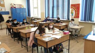 Părinţii care vor şcoală online îşi ţin copiii acasă cu riscul de a primi absenţe nemotivate. Avertizează şi cu proteste de săptămâna viitoare