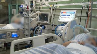 ''Stai de vorbă cu ei, sunt conştienţi. A doua oară când vin la serviciu nu-i mai găsesc.'' România, pe locul doi în Europa la decesele zilnice din cauza COVID