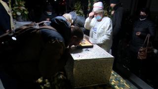 Restricţii de noapte la racla Sf. Parascheva. Primăria îi îndeamnă pe pelerini să vină doar pe timpul zilei