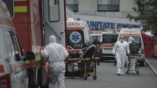 Spitale sunt pline, pacienţii sunt lăsaţi să aştepte în ambulanţele care stau la coadă: "E catastrofă". România cere ajutorul NATO pentru a depăşi valul 4