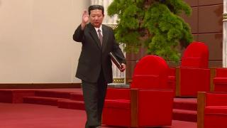 Kim Jong-un, apariţie surprinzătoare: Mai slab ca niciodată, îmbrăcat cu un costum cu câteva numere mai mare