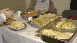 În jur de 40.000 de sarmale urmează să fie împărțite pelerinilor veniți la Sfânta Parascheva