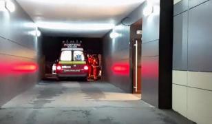 Un băiat de 19 ani s-a aruncat în gol de la etajul 8, în Alexandria. Tânărul s-ar fi certat cu părinții