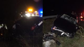 Patru oameni au scăpat ca prin urechile acului, după ce două maşini s-au ciocnit violent, una ricoşând într-un cap de pod, în Caraş-Severin