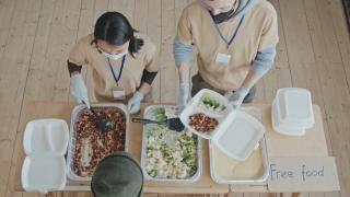 Cum oprim risipa alimentară. Un român aruncă, în medie, 127 de kilograme de mâncare pe an