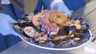 Reţetă de supă de fructe de mare. Cum se prepară midiile şi caracatiţa