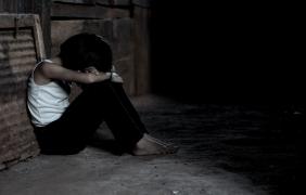 O fetiță a fost violată de patru tineri, într-o casă părăsită din Galați. Au filmat tot și publicat imaginile pe rețelele de socializare