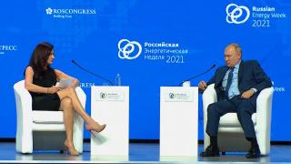 Reacția jurnalistei din SUA acuzată de presa de la Kremlin că a încercat să-l seducă pe Vladimir Putin: ”Ce încerca să facă aici cu picioarele?