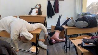 Mai mulţi elevi ai unui liceu din Bacău s-au prefăcut că sunt sub influenţa drogului zombie pentru un clip care a devenit viral pe TikTok