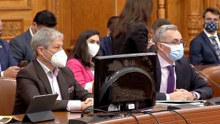 Zi de foc în Parlament, unde miniştrii USR au fost respinși pe bandă rulantă. ”În România miroase a moarte şi dumneavoastră vă jucaţi de-a guvernul”