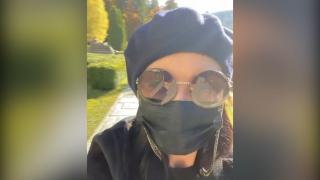 Catherine Zeta-Jones, fermecată de frumuseţea Castelului Peleș. Actriţa a postat un filmuleţ pe Instagram în care lăuda România