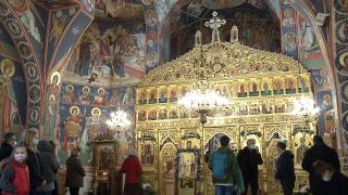 Biserica Ortodoxă, apel către români după recordul absolut de infectări: Să ia în serios boala și să asculte exclusiv de sfaturile medicilor